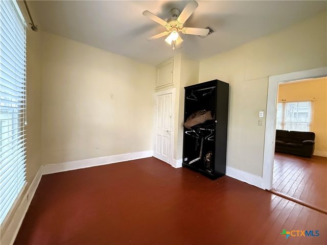 402 Alamo Street, El Campo, TX 77437