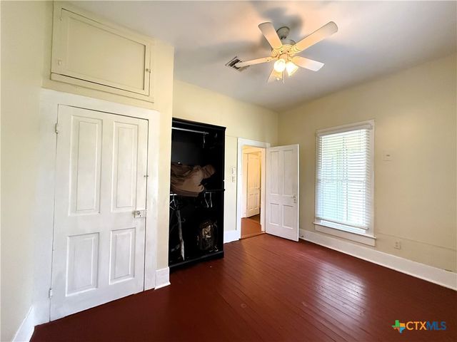 402 Alamo Street, El Campo, TX 77437