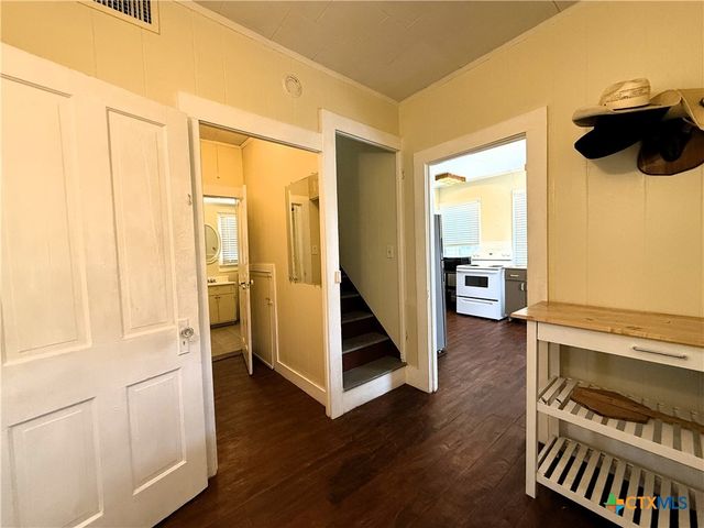 402 Alamo Street, El Campo, TX 77437