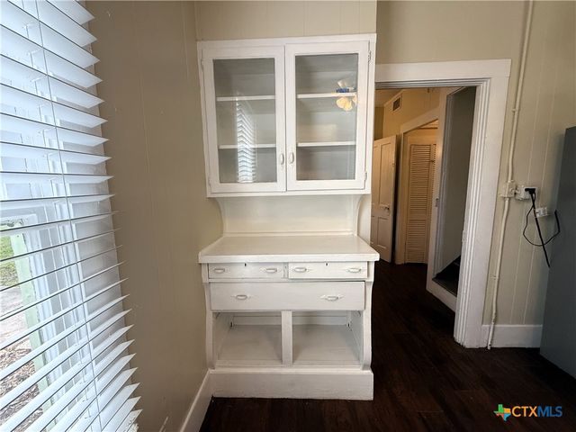 402 Alamo Street, El Campo, TX 77437