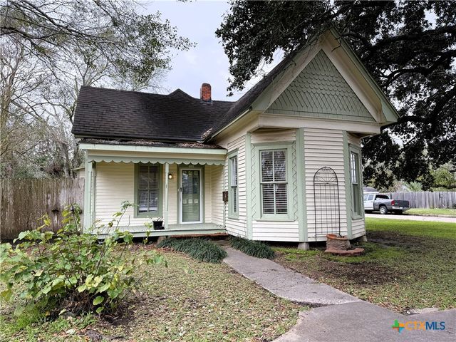 402 Alamo Street, El Campo, TX 77437