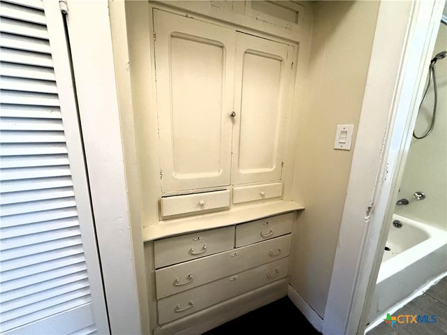 402 Alamo Street, El Campo, TX 77437