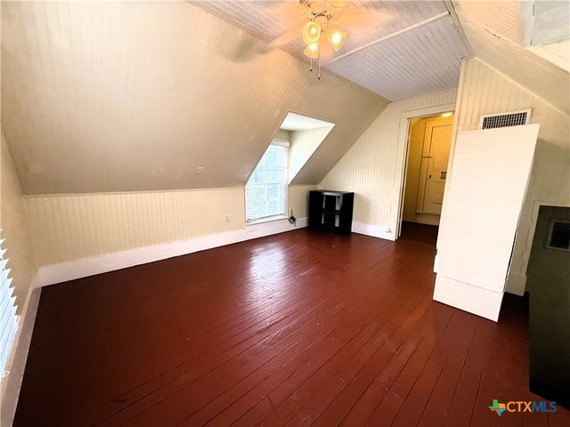 402 Alamo Street, El Campo, TX 77437