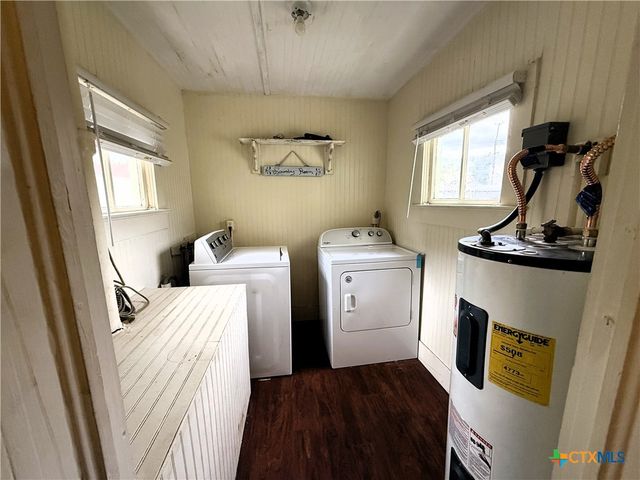 402 Alamo Street, El Campo, TX 77437