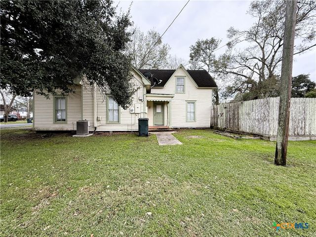 402 Alamo Street, El Campo, TX 77437
