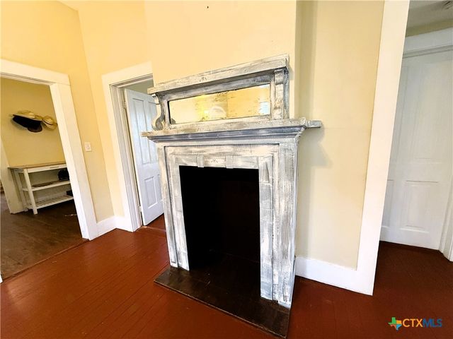 402 Alamo Street, El Campo, TX 77437