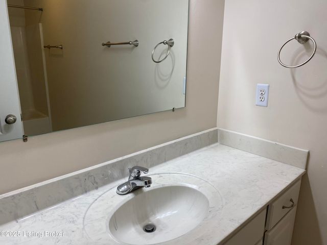 1503 Grinstead Dr, Elizabethtown, KY 42701