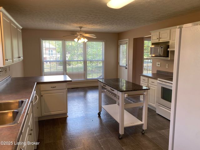 1503 Grinstead Dr, Elizabethtown, KY 42701