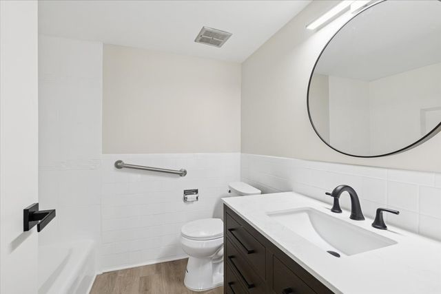 450 N Main Street S208A, Wauconda, IL 60084