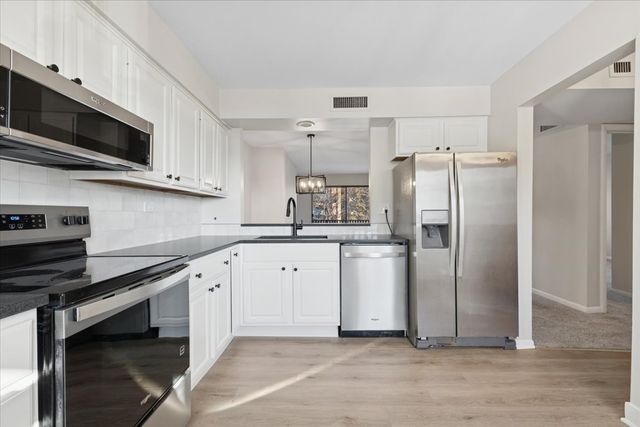 450 N Main Street S208A, Wauconda, IL 60084