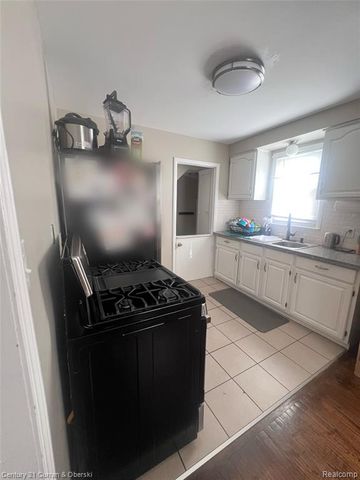 24850 Midland, Redford, MI 48239