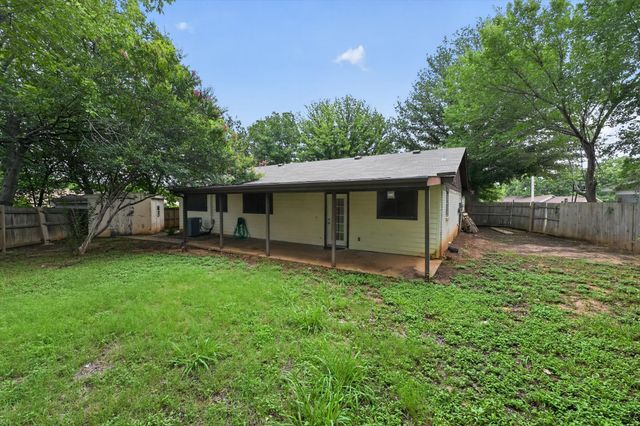 1601 White Oak Court, Denton, TX 76209