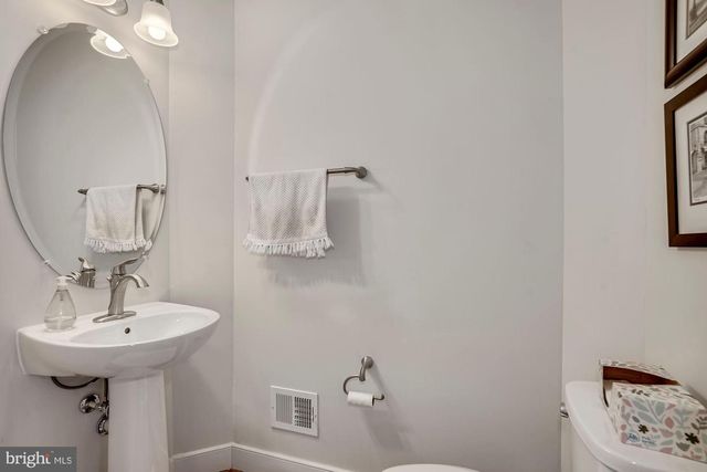 617 E CUSTIS AVE, Alexandria, VA 22301