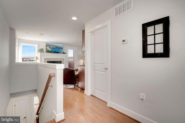 617 E CUSTIS AVE, Alexandria, VA 22301