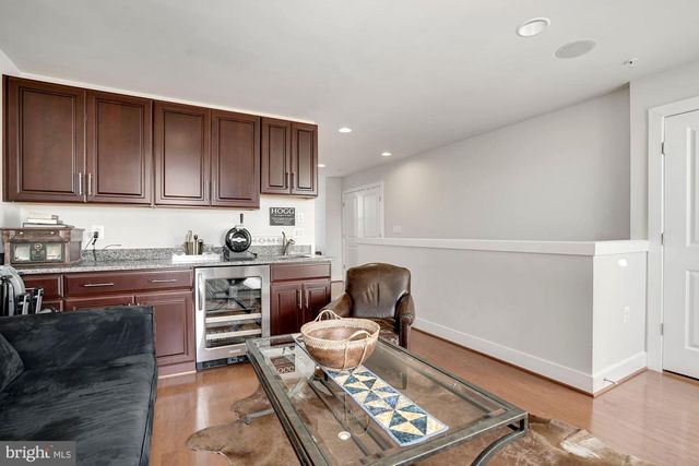 617 E CUSTIS AVE, Alexandria, VA 22301