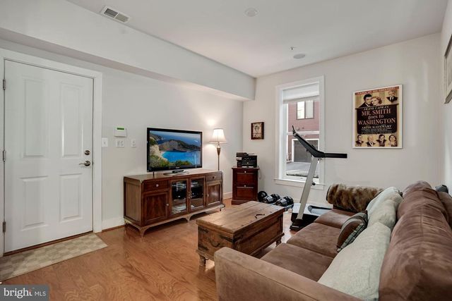 617 E CUSTIS AVE, Alexandria, VA 22301