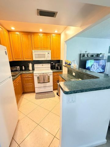 638 Snug Harbor Drive E4, Boynton Beach, FL 33435