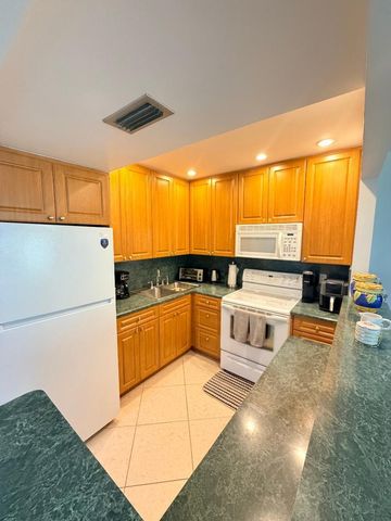 638 Snug Harbor Drive E4, Boynton Beach, FL 33435