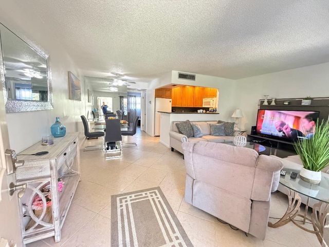 638 Snug Harbor Drive E4, Boynton Beach, FL 33435