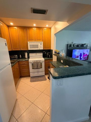 638 Snug Harbor Drive E4, Boynton Beach, FL 33435