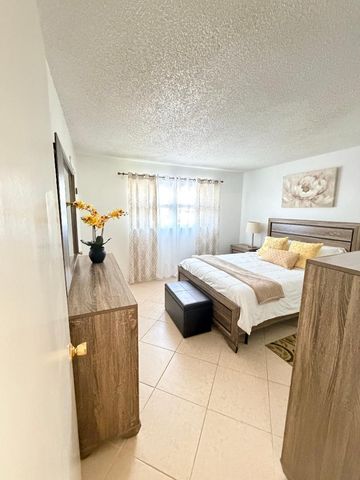 638 Snug Harbor Drive E4, Boynton Beach, FL 33435