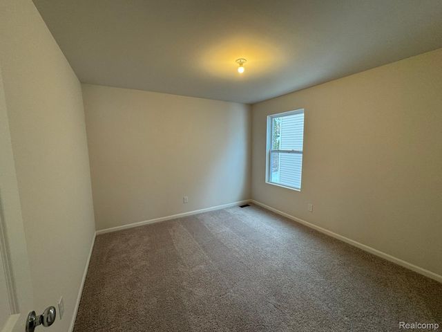 581 VILLAGE POINT Circle, Waterford Charter Township, MI 48328