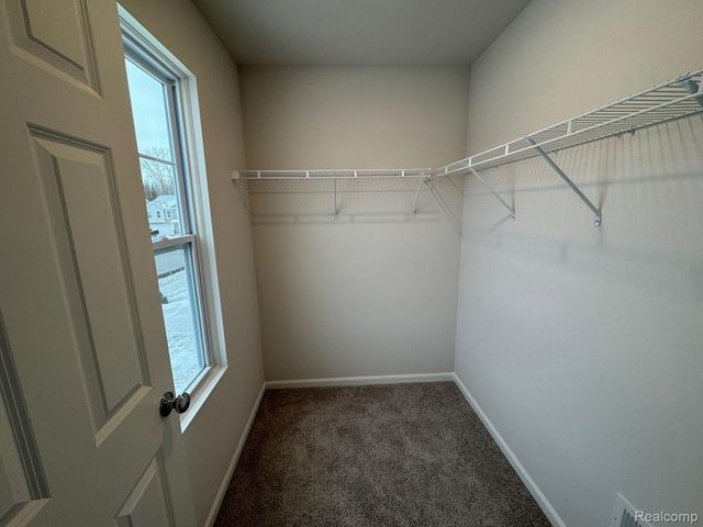 581 VILLAGE POINT Circle, Waterford Charter Township, MI 48328