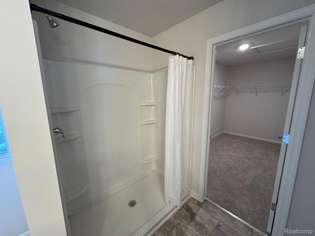 581 VILLAGE POINT Circle, Waterford Charter Township, MI 48328