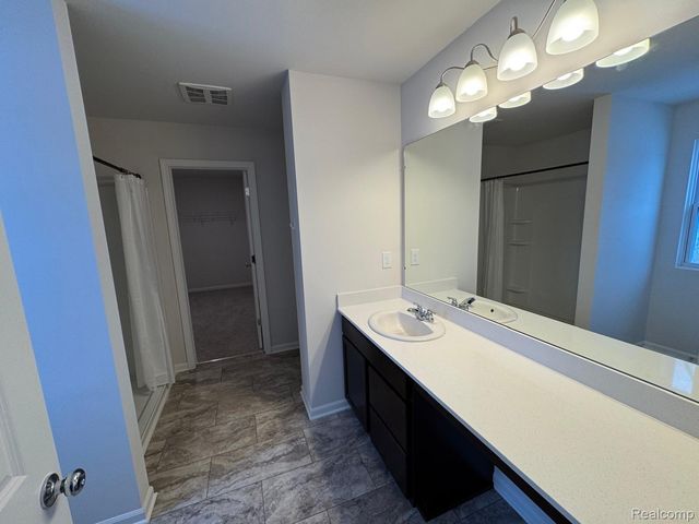 581 VILLAGE POINT Circle, Waterford Charter Township, MI 48328