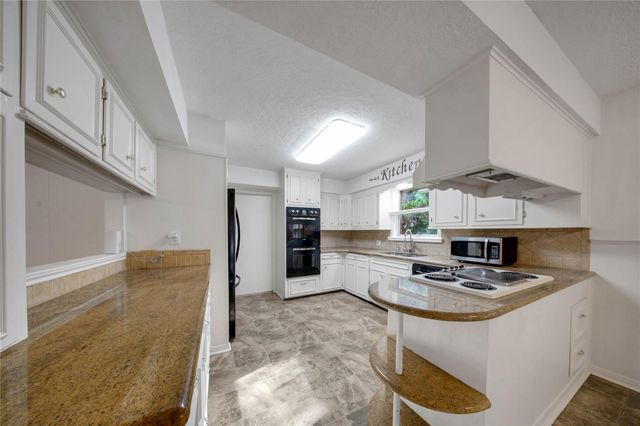 8726 Dogwood Drive, Tomball, TX 77375