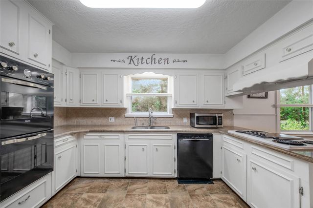 8726 Dogwood Drive, Tomball, TX 77375