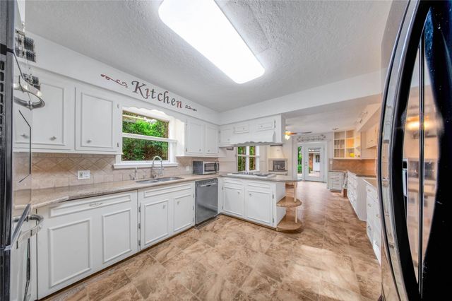 8726 Dogwood Drive, Tomball, TX 77375