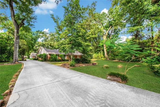 8726 Dogwood Drive, Tomball, TX 77375