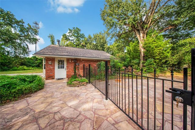 8726 Dogwood Drive, Tomball, TX 77375
