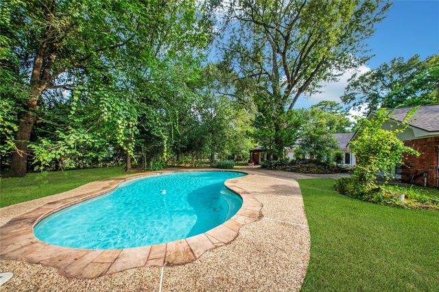 8726 Dogwood Drive, Tomball, TX 77375