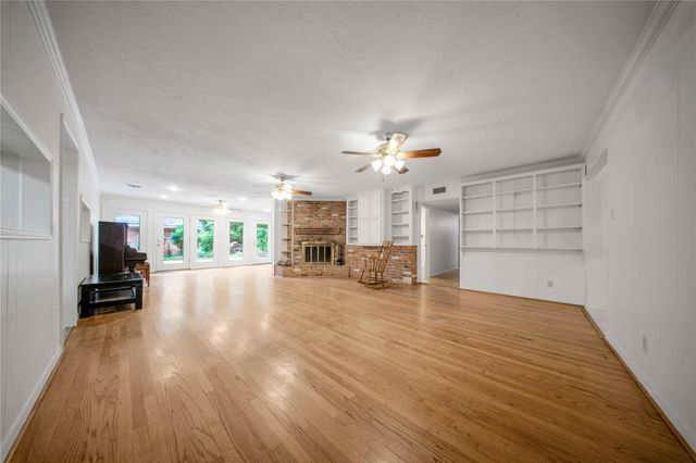 8726 Dogwood Drive, Tomball, TX 77375