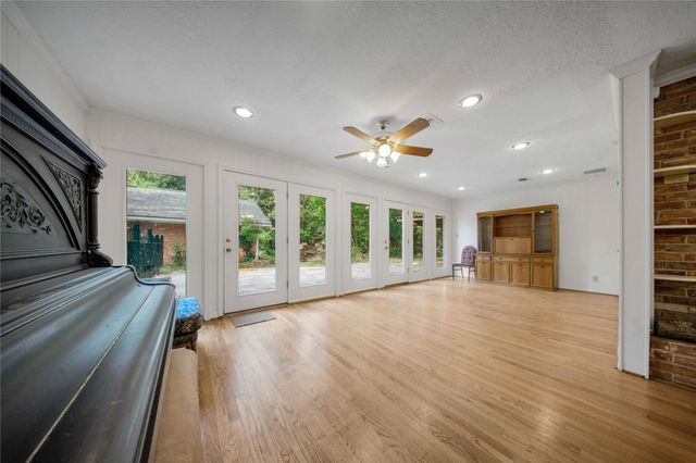 8726 Dogwood Drive, Tomball, TX 77375