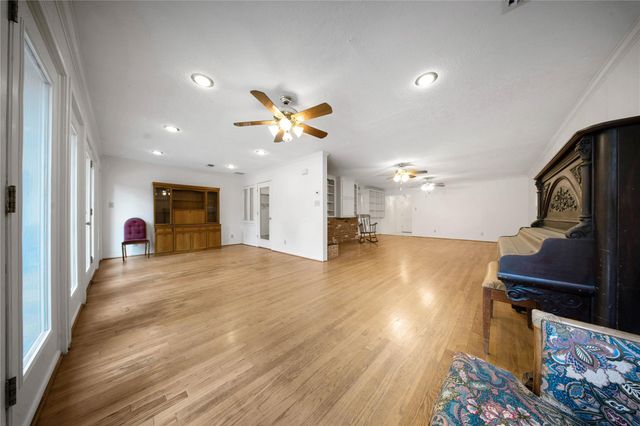8726 Dogwood Drive, Tomball, TX 77375