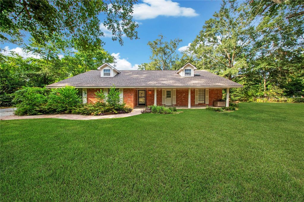 8726 Dogwood Drive, Tomball, TX 77375