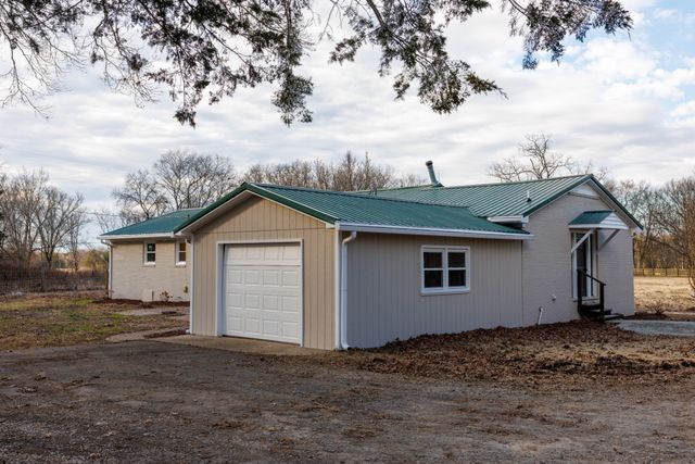 2239 Hunter Bills Rd, Lewisburg, TN 37091