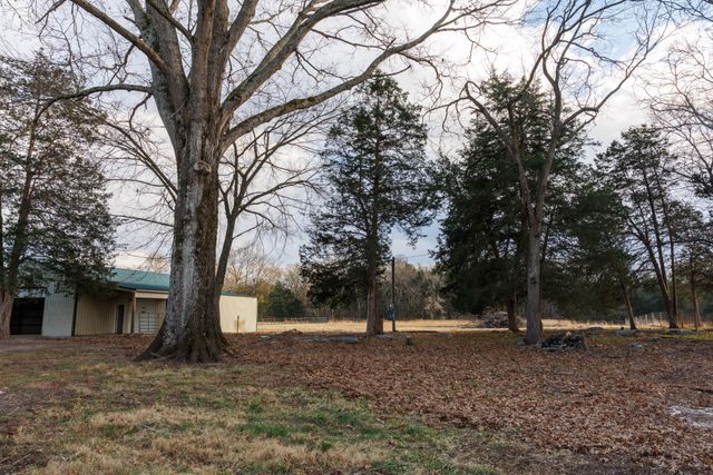 2239 Hunter Bills Rd, Lewisburg, TN 37091