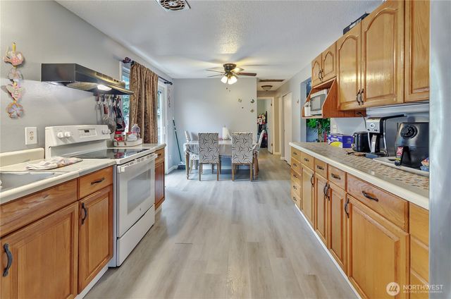 1055 S 317th Street, Federal Way, WA 98003