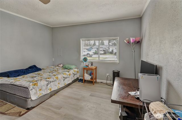 1055 S 317th Street, Federal Way, WA 98003