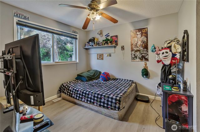 1055 S 317th Street, Federal Way, WA 98003