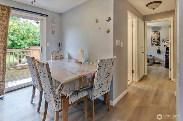 1055 S 317th Street, Federal Way, WA 98003