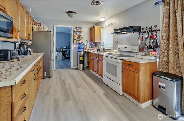 1055 S 317th Street, Federal Way, WA 98003