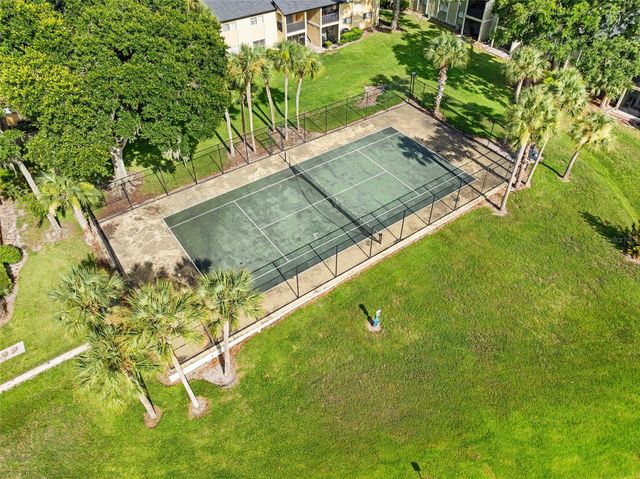 910 LAKE DESTINY ROAD B, Altamonte Springs, FL 32714