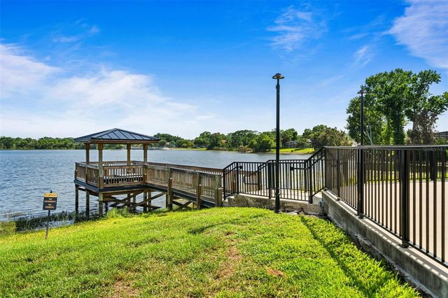 910 LAKE DESTINY ROAD B, Altamonte Springs, FL 32714