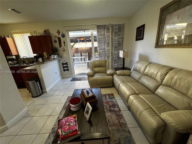 6980 NW 177th St L102, Hialeah, FL 33015