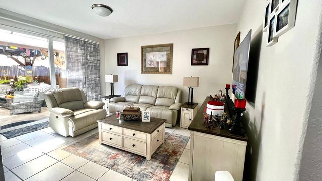 6980 NW 177th St L102, Hialeah, FL 33015